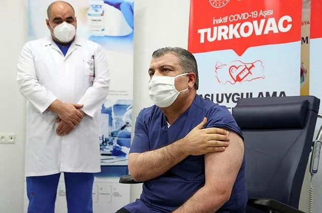 Salgınla mücadelede milli aşımız 'Turkovac' çıktı vatandaş hastanelere akın etti!
