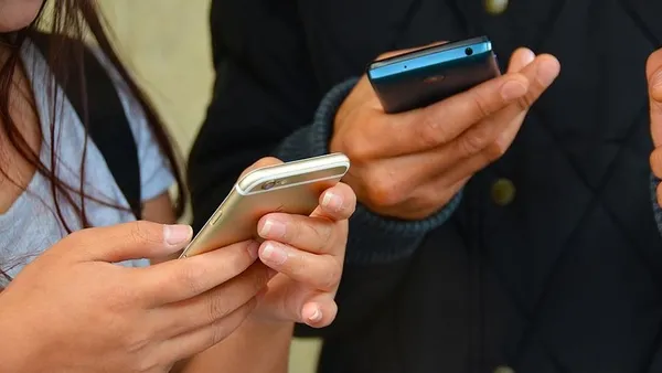 koronavirus-hastalari-dikkat-uzun-telefon-gorusmesi-olumsuz-etkiliyor-1609837329375.jpg Koronavirüs hastaları dikkat! Uzun telefon görüşmesi olumsuz etkiliyor-6