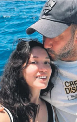 Hazal Subaşı ve Rıza Kocaoğlu aşkından ilk fotoğraf geldi!
