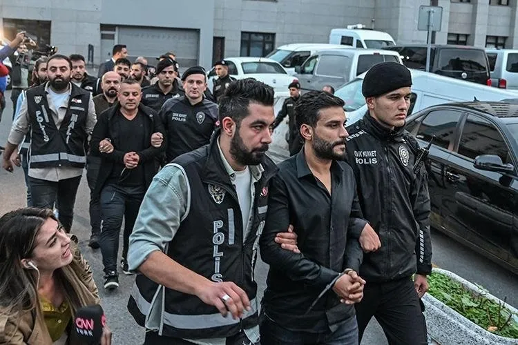 dilan-polat-ve-engin-polat-hakim-karsisina-cikiyor-banu-parlak-adliyeye-geldi-1714029342461.jpeg