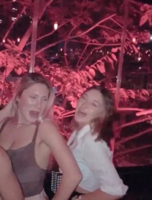 تركيا اليوم عراة ورقص شرقي دون الالتزام بمعايير السلامة بإسطنبول (شاهد) عراة ورقص شرقي دون الالتزام بمعايير السلامة بإسطنبول (شاهد)