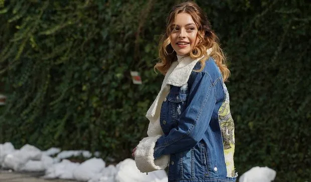 Sadakatsiz In Yuva Yikan Derin I Melis Sezen Hakkinda Tum Turkiye Nin Merak Ettigi Tek Soru Elleri Neden Kirmizi Meger Takvim Sadakatsiz In Yuva Yikan Derin I Melis Sezen Hakkinda Tum Turkiye Nin Merak Ettigi Tek Soru Elleri Neden Kirmizi Meger Takvim