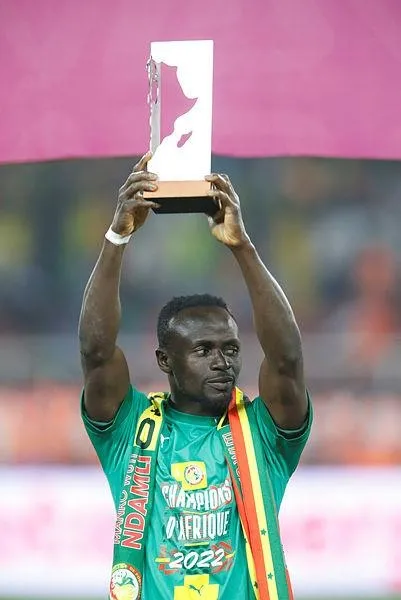 senegale-afrika-kupasini-getiren-mane-hem-futboluyla-hem-de-kisiligiyle-mest-ediyor-1644358930754.jpeg Senegal'e Afrika Kupası'nı getiren Mane hem futboluyla hem de kişiliğiyle mest ediyor-2
