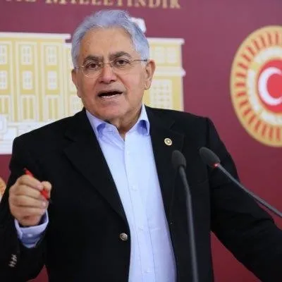 chp-ve-feto-dirsek-temasinda-chpli-servet-unal-firari-fetocu-cevheri-guvene-bilgi-verdi-takipteyiz-mesaji-1650657042639.jpeg