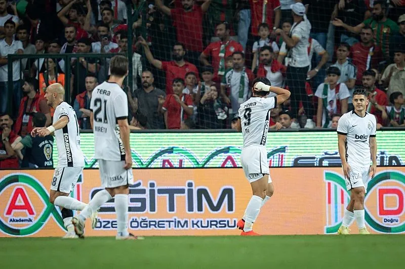 1789973168487.jpeg Spor yazarlarından Amed-Beşiktaş maçı yorumları! Yıldız isimlere eleştiri-4