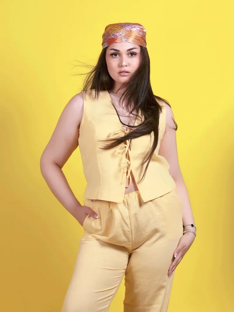 husnu-senlendiricinin-kizi-naz-senlendirici-son-haliyle-soke-etti-1775806627246.jpg Hüsnü Şenlendirici'nin kızı Naz Şenlendirici son haliyle şoke etti: Sesi de yüzü de Sibel Can’a benzetildi-7