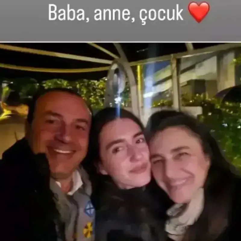 esra-dermancioglundan-burun-itirafi-lise-anisini-anlatti-1784717015646.jpg Meğer o zamanlar ne bunalıma girmiş! Esra Dermancıoğlu lise anısını anlattı! Yıllar sonra gelen burun itirafı-4