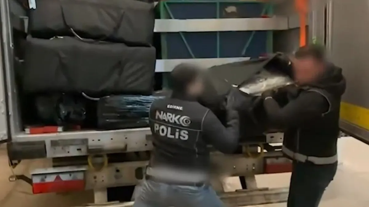 Kapıkule'de uyuşturucu operasyonu: 240 kg skunk ele geçirildi