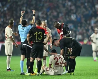 Galatasarayda sakatlık şoku! Florin Andone 11. dakikada kenara geldi!