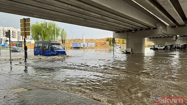 Sağanak ve dolu yağışı Ankara'yı yine felç etti! Yollar göle döndü, iş yerlerini su bastı - 10