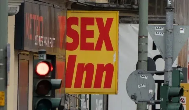 Euro 2024’te zombi krizi! UEFA İngilizleri gecekonduya yönlendirdi: Uyuşturucu bağımlıları, kadın satıcıları, taraftarlar…-6