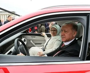 Başkan Erdoğan ile eşi Emine Erdoğan'ın Togg ile yaptığı ilk sürüşün araç içi görüntüleri ortaya çıktı: Türk Sanat Musikisini nereden dinleyeceğiz?