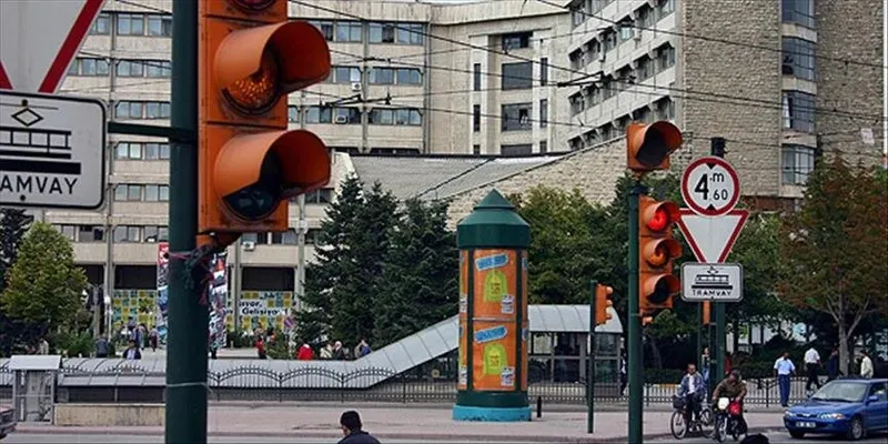 trafik-isiklari-dorde-cikiyor-iste-yeni-rengin-anlami-1713260748456.jpg Ve netleşti! Trafik ışıkları 4'e çıkıyor: İşte yeni rengin anlamı-2