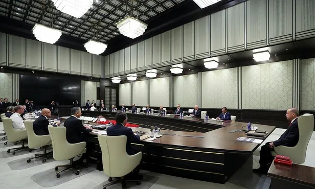 baskan-erdogan-liderliginde-mgk-toplantisi-sonrasi-sona-erdi-cok-net-terorle-mucadele-vurgusu-1691598156273.jpeg Başkan Erdoğan liderliğinde MGK toplantısı sonrası sona erdi! Çok net terörle mücadele vurgusu-4