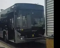 Yeni metrobüs yolda kaldı! İstanbullu dakikalarca bekledi