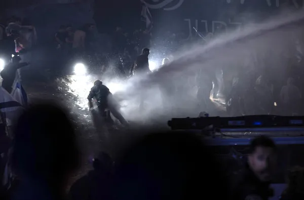 6'lı koalisyon İsrail'i iç savaşa sürüklüyor! Netahyahu'dan geri adım: Tartışmalı yargı reformunu erteledi! Göstericiler vazgeçmiyor-19