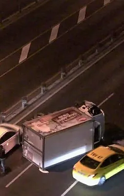 D-100 karayolunda metrobüs seferlerini aksatan kaza