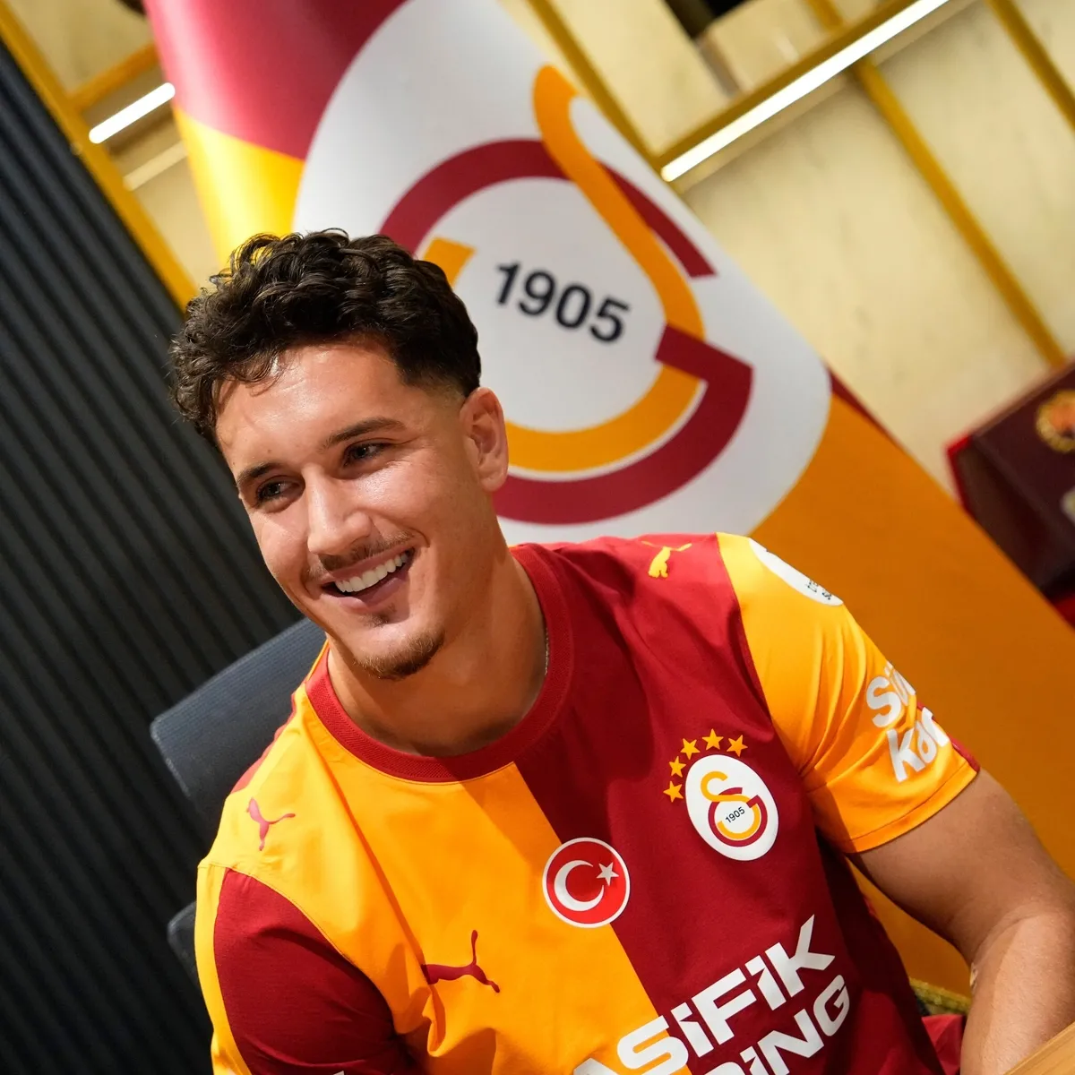 galatasaray-deniz-gul-transferini-acikladi-bonservisi-ve-maasi-belli-oldu-1788292103757.jpeg Galatasaray Deniz Gül transferini açıkladı! Bonservisi ve maaşı belli oldu-3
