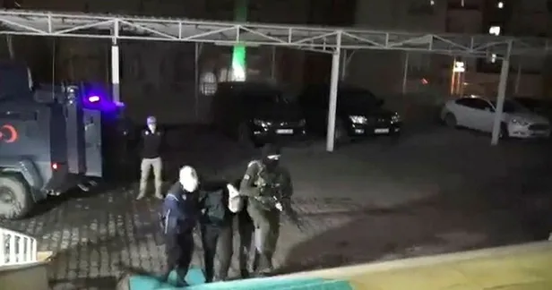 Son dakika: PKK üyesi M.S., İnterpol Daire Başkanlığı ekiplerince Irak'tan yakalanarak Türkiye'ye getirildi-3