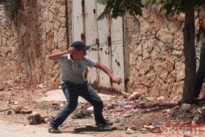 İsrail askerleri Gazze sınırında 100 Filistinliyi yaraladı