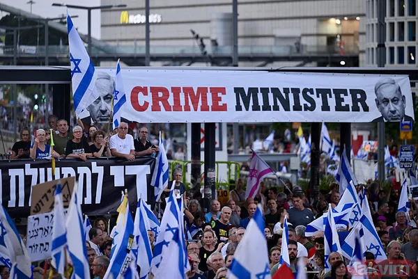 Tel Aviv'de isyan ateşi büyüyor! Katil Netanyahu'nun istifası için on binlerce İsrailli yine sokaklara akın etti - 18