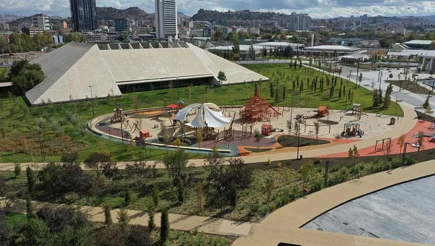 ankara-akm-millet-bahcesi-kapilarini-aciyor-cevre-ve-sehircilik-bakani-murat-kurumdan-a-haberde-onemli-mesajlar-1635355279257.jpeg