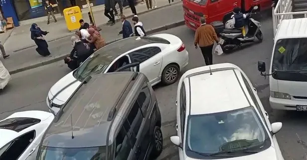 İstanbul Esenyurt'ta yol verme kavgası! "Baba" diye bağırdı kimse aldırmadı