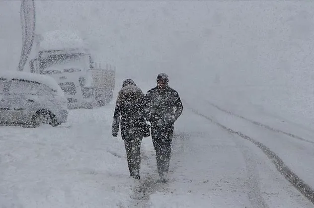 Meteorolojiden son dakika turuncu kodlu alarm: Yoğun kar uyarısı! İstanbul'a kar ne zaman yağacak?
