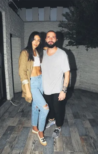 Popçu Berkay TAKVİM'in gündeme taşıdığı 'T' plakalı cipini satıyor!