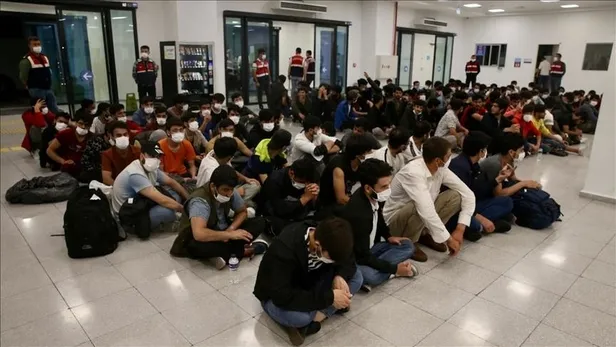 icisleri-bakanligi-ulkesine-gonderilen-afganistan-uyruklu-kacak-gocmen-sayisini-acikladi-1654675238128.jpeg İçişleri Bakanlığı ülkesine gönderilen Afganistan uyruklu kaçak göçmen sayısını açıkladı!-2