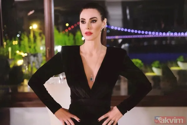 49 yaşındaki Defne Samyeli tatile çıktı paylaşımı olay oldu! Deniz kenarında öyle pozlar verdi ki sosyal medyada yer yerinden oynadı - 1