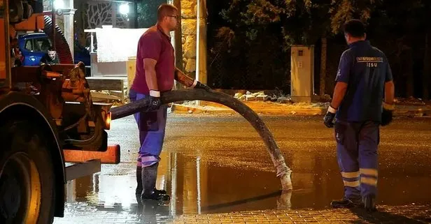 CHP'li Çeşme'de kanalizasyon taştı!