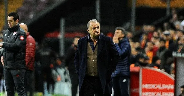 'Fatih Terim tribünleri hakemle selamlasaydı'