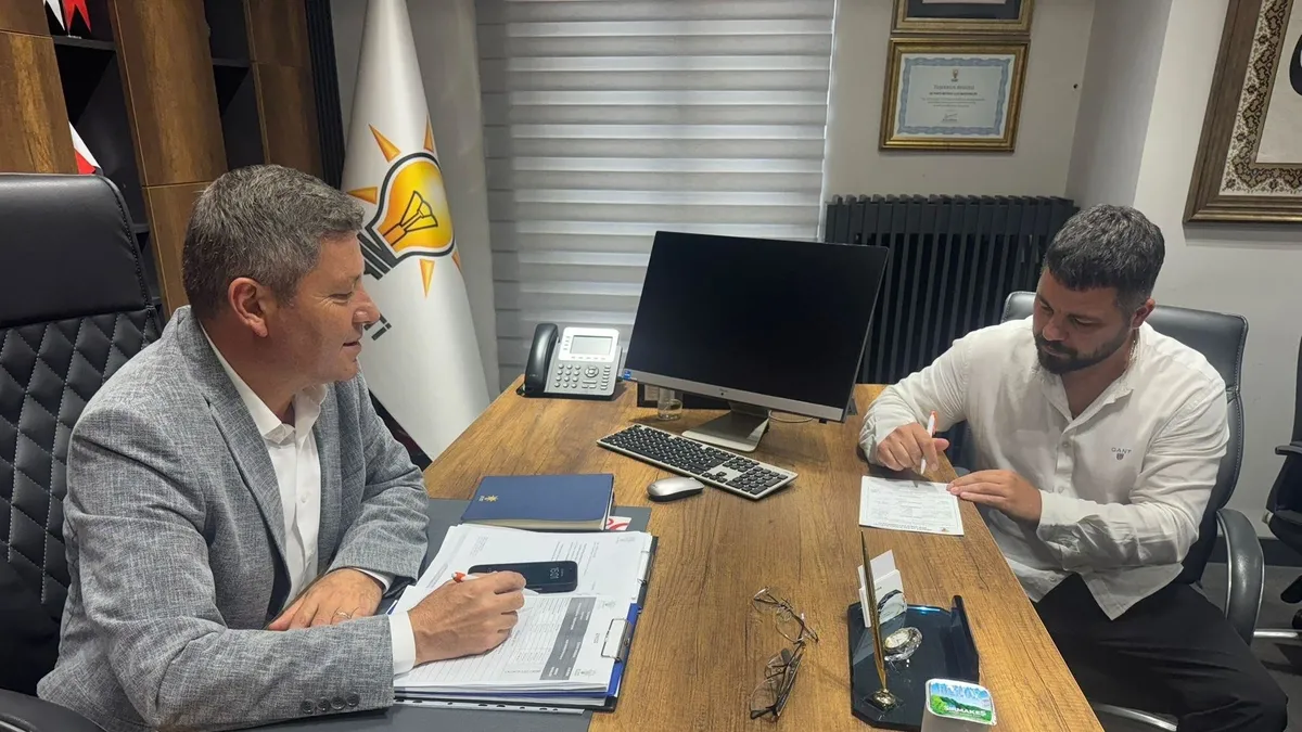 CHP'den istifa eden Beykoz Belediye Meclis Üyesi Nevzat Cebeci AK Parti'ye katıldı