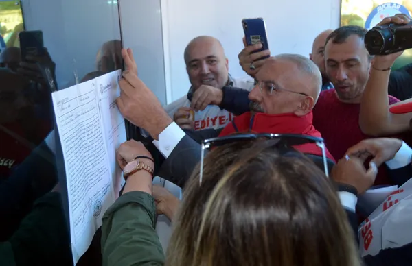 son-dakika-chpli-avcilar-belediyesinde-grev-karari-asildi-toplu-is-sozlesmesi-gorusmelerinde-sonuc-cikmadi-1664272143220.jpg SON DAKİKA: CHP'li Avcılar Belediyesi'nde grev kararı asıldı! Toplu iş sözleşmesi görüşmelerinde sonuç çıkmadı-4