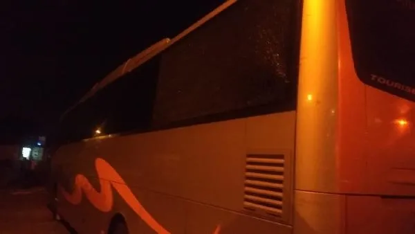 SON DAKİKA: Samsunspor otobüsüne Adana'da taşlı saldırı-2