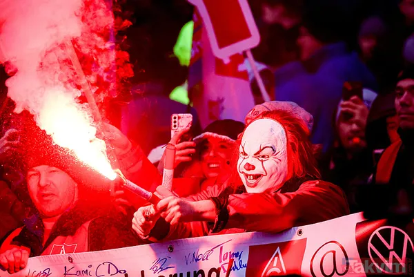 Alman otomotiv devi Volkswagen iflasın eşiğinde! Çalışanlar isyanda: Tabutunu kaldırdılar - 18