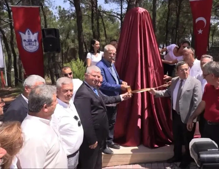 CHP’nin hizmet anlayışı heykelden ibaret