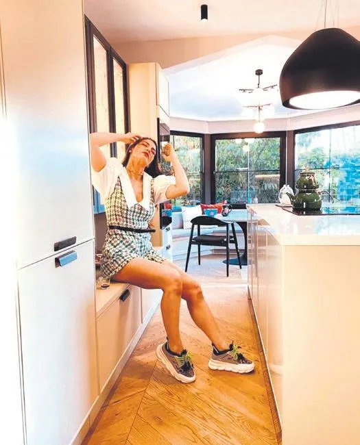 demet-mutfagi-1632080610407.jpeg Demet Özdemir mutfak tadilatını bedavaya getirdi-2