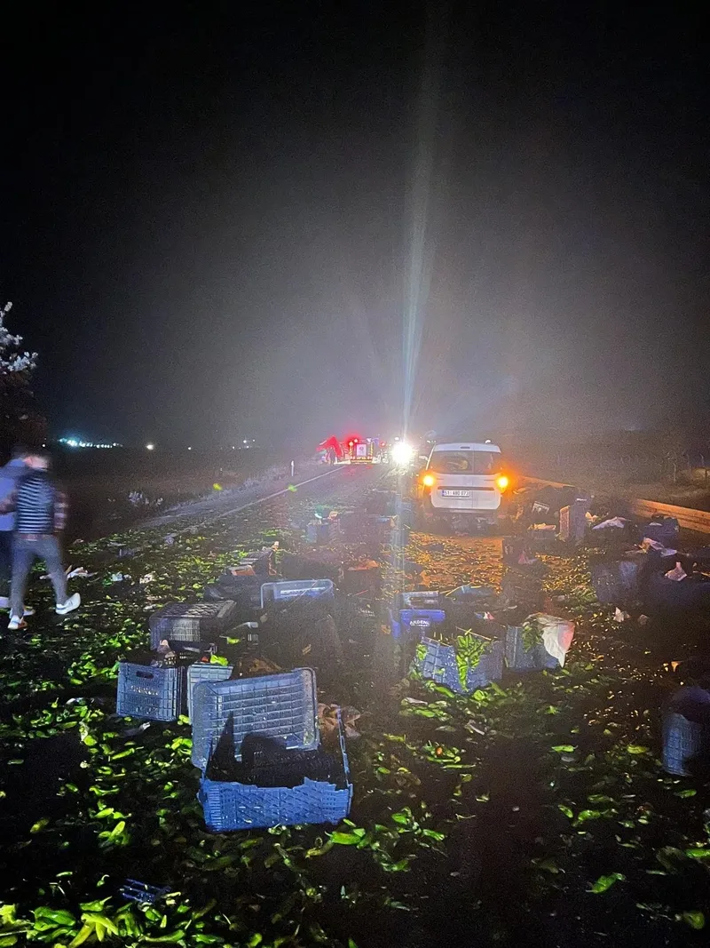 Niğde'de feci kaza! Kamyon ve çekici kafa kafaya girdi: Kazada kurtulan olmadı-1