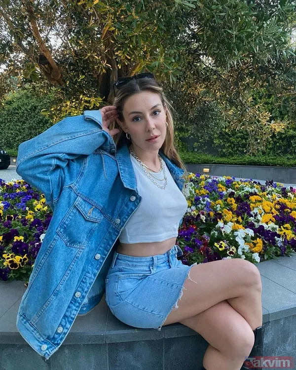 Ege Kökenli imaj değiştirip dekolteli süper minisiyle paylaştı! Eşi yorumsuz bırakmadı “Analar neler doğuruyor be" Elçin Sangu detayı... - 3