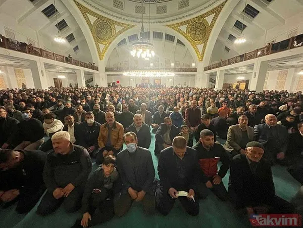 Kur'an-ı Kerim'de "Bin aydan daha hayırlı" olduğu bildirilen Kadir Gecesi tüm yurtta dualarla idrak edildi - 15