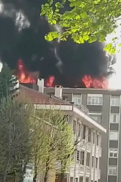 bagcilarda-yangindan-kurtulmak-icin-6-kattan-atlayan-yasli-tamirci-oldu-1619537417892.jpg Bağcılar'da yangından kurtulmak için 6. kattan atlayan yaşlı tamirci öldü-7