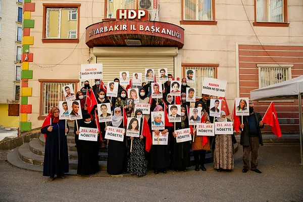 Diyarbakır'daki evlat nöbetiyle başlayan çözülme PKK'nın eteğini tutuşturdu! Engellemek için bunu yapmışlar-2