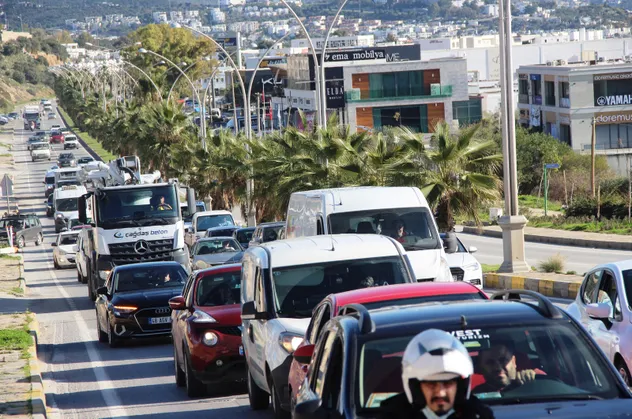 Yeni yıl öncesi on binler Bodrum'a akın etti! Oteller doldu, trafik kilitlendi, denetimler iki katına çıktı