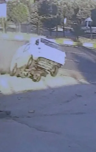 Balıkesir'de korkunç kaza! Kaldırımda yürürken panelvan minibüsün çarptığı anne-kız hayatını kaybetti