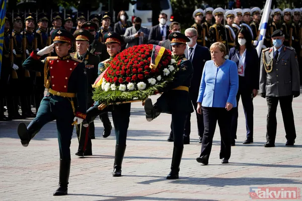 SON DAKİKA: Rusya Devlet Başkanı Putin Almanya Başbakanı Angela Merkel'e çiçek verdi - 1