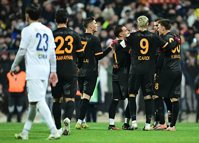 Galatasaray Gaziantep karşısında! Buruk'tan orta saha kararı - 2