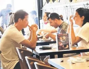 50 TL’ye ziyafet çekti