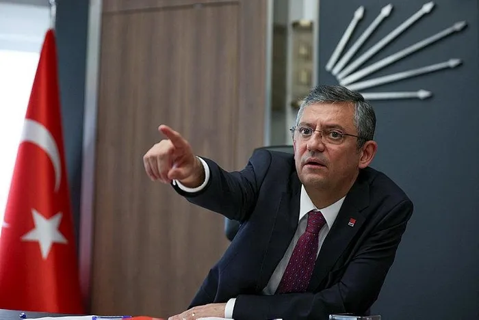 AK Parti'den CHP'li Özgür Özel'e ön seçim tokadı: "Vazgeçtiği ilk şey kendi sözü oldu"-5